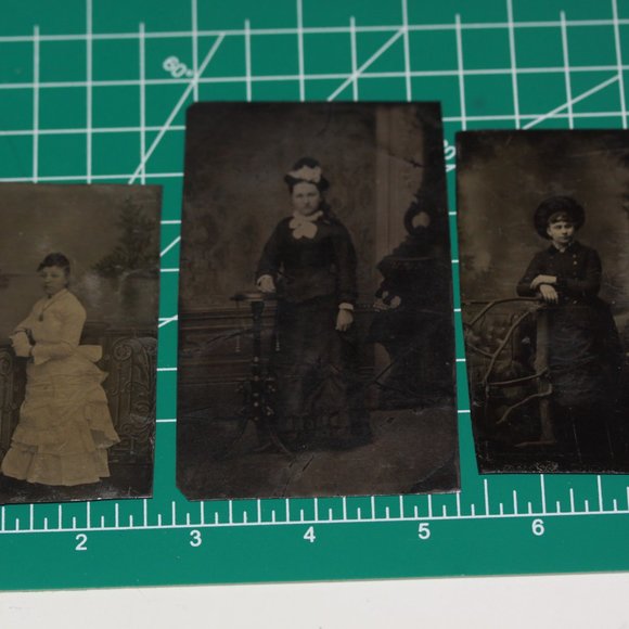 Antique Victorian 1800s Era Tintype Tin Type Photograph Photos WOMEN - Lot of 6 - Picture 5 of 5